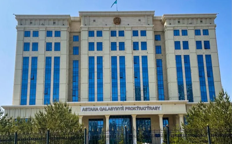 В Астане за неоднократное получение взяток осудили главу отдела управления образования 