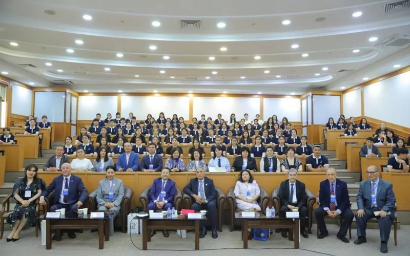 Tashkentte Shora Sarybaevtyń 100 jyldyǵyna arnalǵan konferentsııa ótti