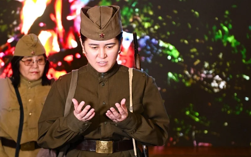 В Актобе поставлен спектакль к 100-летию Алии Молдагуловой и 80-летию Победы