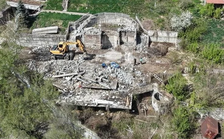 Трехэтажное здание незаконно построили в опасной горной зоне в Алматы