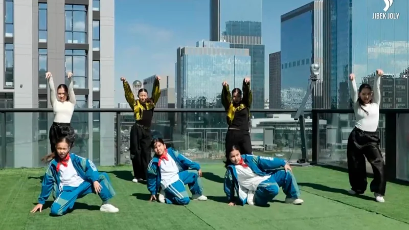 Казахстанские танцоры, чье видео репостнула Джей Ло, рассказали об идее танца