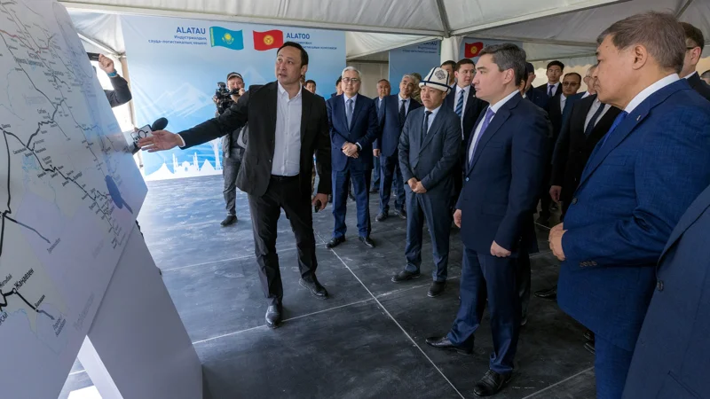 Олжас Бектенов проверил строительство транспортно-логистического комплекса в Кордае