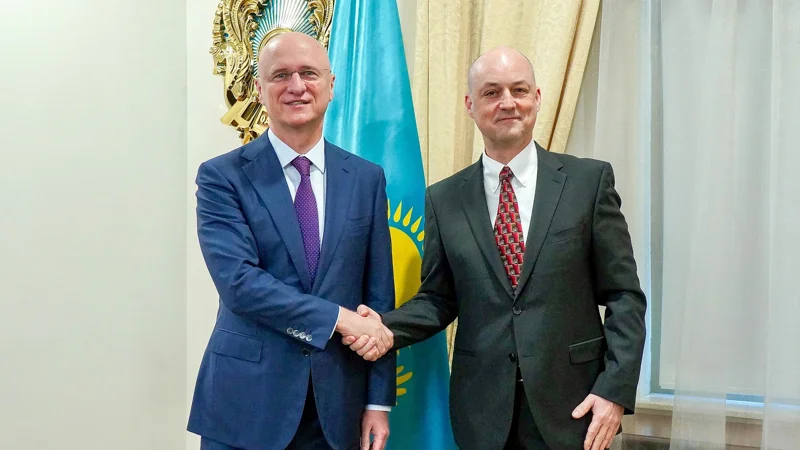 Роман Скляр встретился с президентом компании John Deere по странам СНГ и Центральной Азии Чабой Лейко