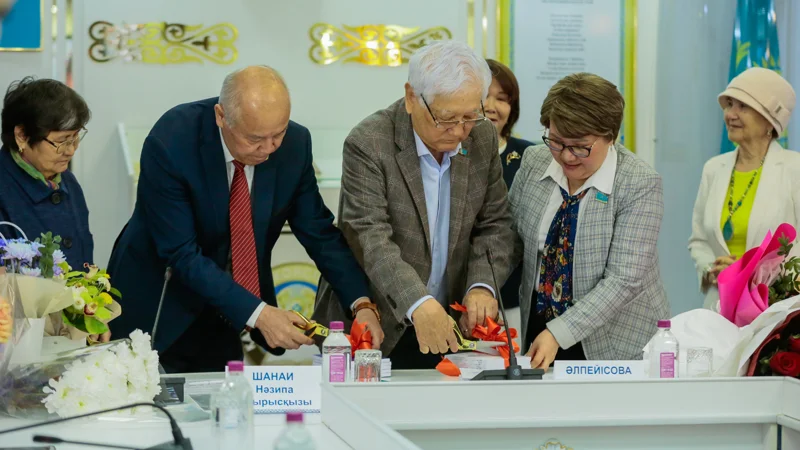 Тіл үйренушілер енді қазақ мақалдарын ағылшынша емін-еркін қолдана алады