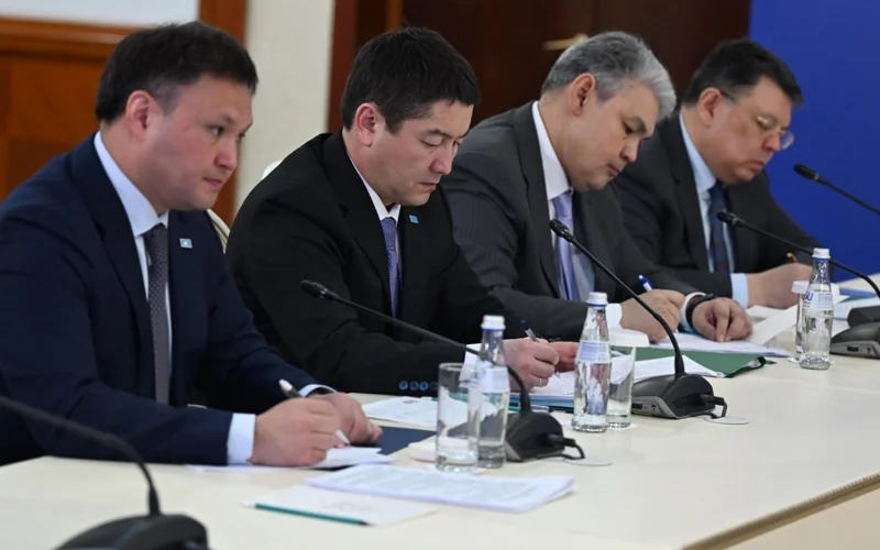 Президент поручил приступить к ремонту участков дорог от Жанаозена до границы Туркменистана