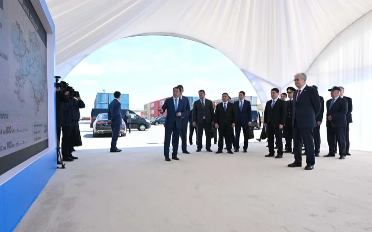 Prezıdent Mańǵystaý óńirindegi kólik-logıstıka ınfraqurylymynyń damý barysymen tanysty