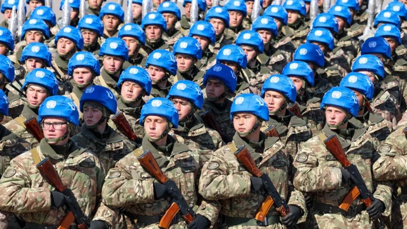 әскери парадқа дайындық