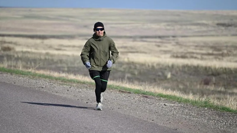 марафонец пробежал к 80-летию Победы