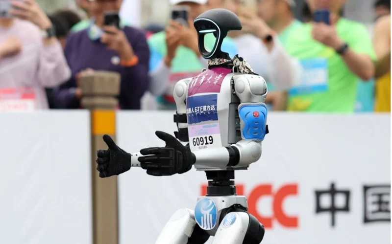 Бейжіңде роботтардың марафоны өтіп жатыр