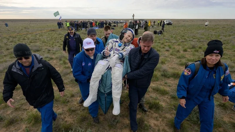 «Soıýz MS-26» ǵarysh kemesi 7 aıdan keıin ekıpajymen Jezqazǵan mańyna qondy