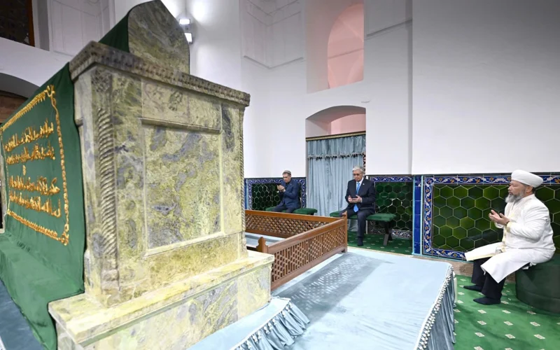 Екі елдің президенті Қожа Ахмет Ясауи кесенесіне зиярат етті