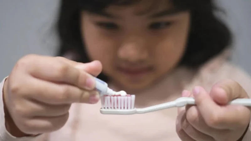 Балаңыздың тіс пастасын жұтып қоймасын 