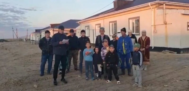 Mańǵystaýda Saıótes aýlynyń turǵyndary apatty úılerinen kóship, san soǵyp qaldy