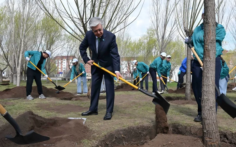 Kazakh President plants a tree at Zhastar Park in Astana