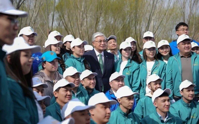 Kazakh President plants a tree at Zhastar Park in Astana Kazakh President plants a tree at Zhastar Park in Astana