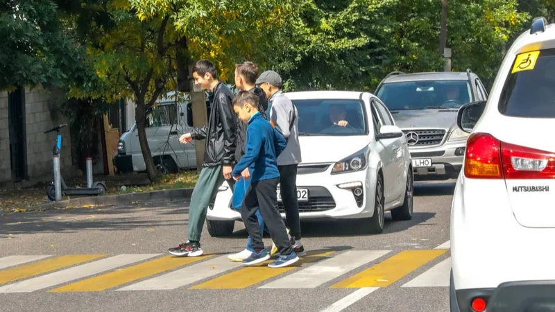 Дорога, транспорт, Алматы, пешеходный переход, Жол, көлік, жаяу жүргіншілер өткелі