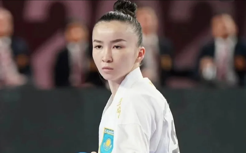 Мўлдир Жанбирбай Мисрда каратэ бўйича ўтказилган турнирда чемпион бўлди ASTANА. Кazinform — Қозоғистонлик каратэчи Мўлдир Жанбирбай Миср пойтахти Қоҳирада бўлиб ўтган Премер-лига турнирида ғалаба қозонди. Қийинчиликсиз финалга чиққан Мўлдир 50 килограмм вазн тоифасидаги финал баҳсида хорватиялик Эма Сгарделли устидан ғалаба қозонди. Шу тариқа жаҳон чемпиони М.Жанбирбай кетма-кет учинчи Премьер-лига баҳсларида медаль қўлга киритди. Илгари у Парижда бронза, Ханчжоуда кумуш медални қўлга киритган. Шу тариқа М.Жанбирбай Премьер-лига тоифасидаги етакчи мавқеини мустаҳкамлади. Эслатиб ўтамиз, аввалроқ Москвадаги турнирда қозоғистонлик каратэчилар ғолибликни қўлга киритгани ҳақида хабар берган эдик.