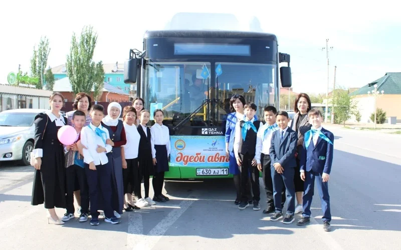 Қизилўрдада автобуслар бир кунга кутубхонага айланди