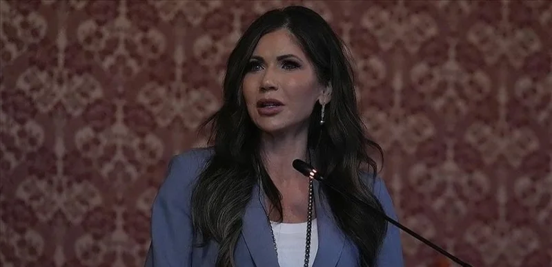 АҚШ-тың ішкі қауіпсіздік министрі Кристи Ноэмнің сөмкесін ұрлап кетті