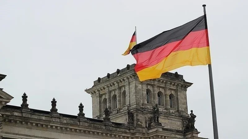 German economy expands 0.4% in 1st quarter, above estimates