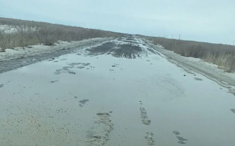 «Қалаға жету мұң болды»: ШҚО-дағы Зайсан ауданының тұрғындары жол жағдайына шағымданды
