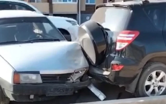 Четыре машины протаранил 17-летний подросток в Кокшетау