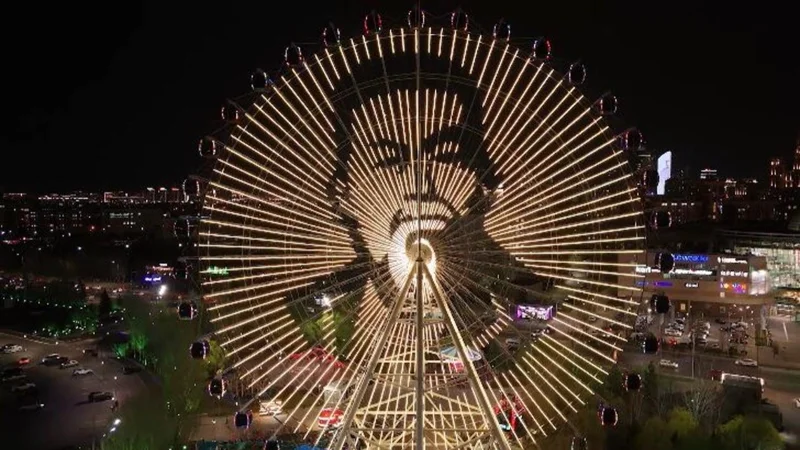 Портрет Абая Кунанбайулы появился на колесе обозрения в Астане