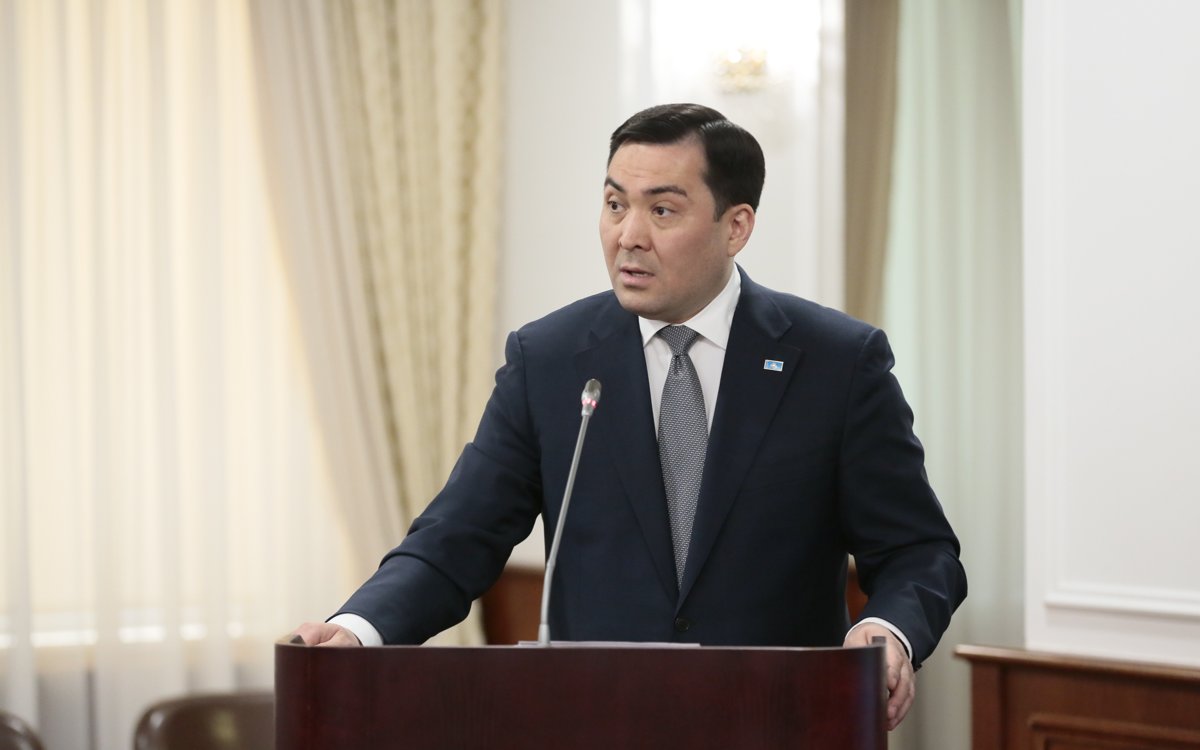 Ерлан Ақкенженов мұнай-газ саласы көрсеткіштерінің төмендеу себебін атады