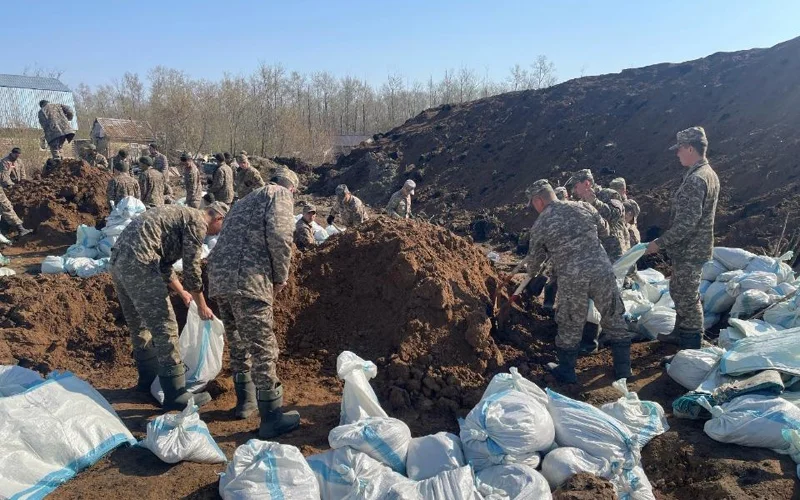 На помощь по борьбе с паводком в СКО прибыли спасатели из соседних областей 