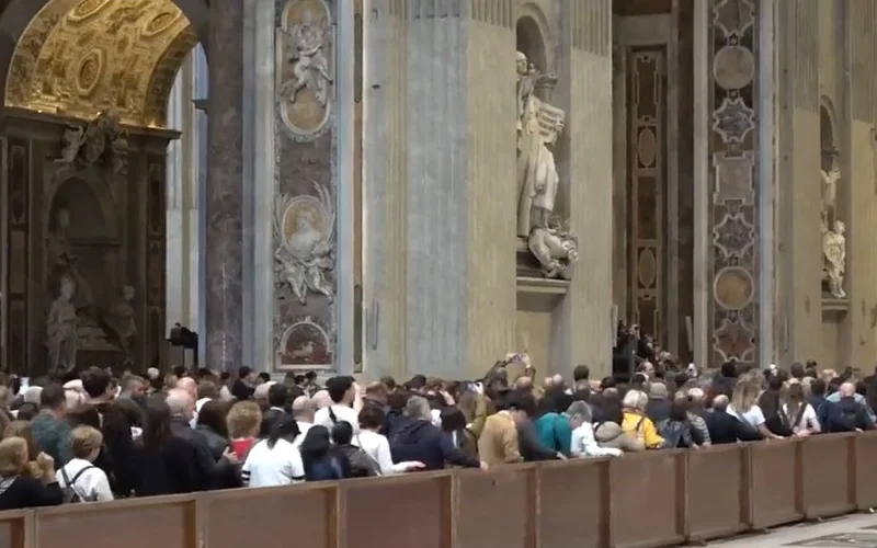 очередь к папской базилике