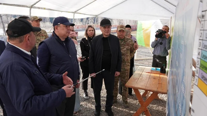 Qanat Bozymbaev Shyǵys Qazaqstan oblysyndaǵy sý tasqyny jaǵdaıyn tekserdi 