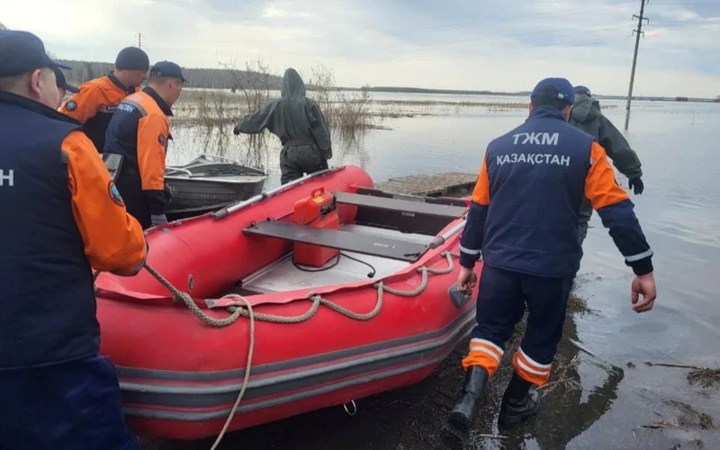 СҚО-ға тасқынмен күреске көрші облыстардан құтқарушылар көмекке келді