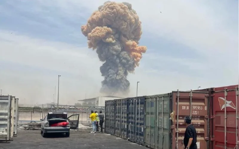 Сильный взрыв прогремел в порту на юге Ирана