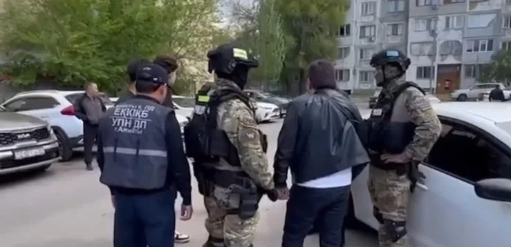 Алматыда полиция атын жамылып, алаяқтық жасаған күдіктілер ұсталды