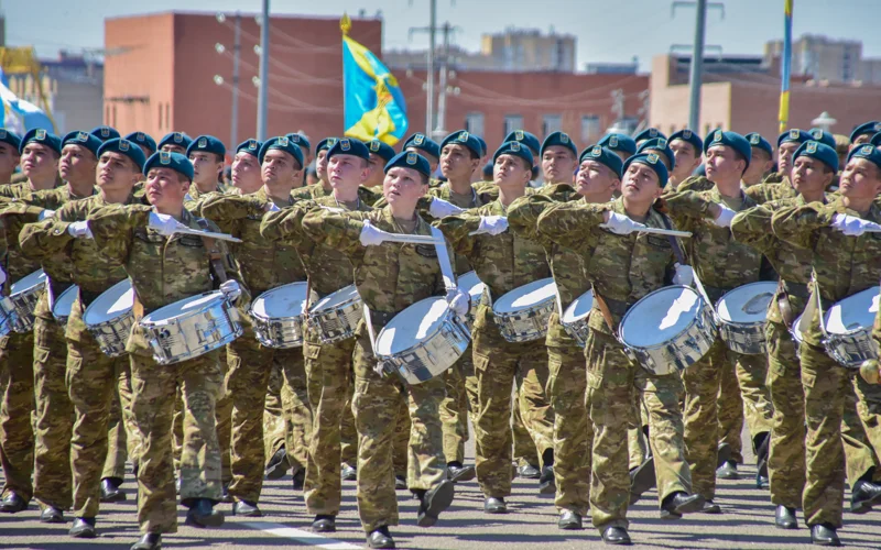 военные, парад