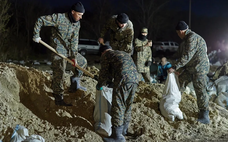 Свыше 200 тысяч мешкотар заготовлено силами военнослужащих Нацгвардии в СКО