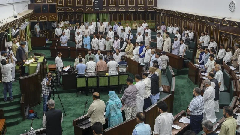 Почти все пакистанцы покинули Индию после прекращения действия виз