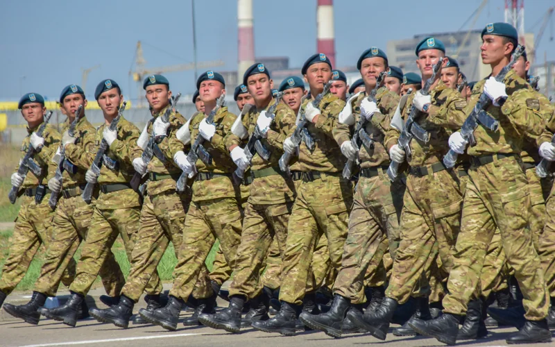 военные, парад