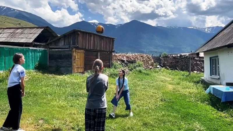 «Kıeli Shyǵys», «Qonaqjaı otbasy»: ShQO-da jazda oqýshylarǵa arnalǵan qandaı jobalar qolǵa alynǵan