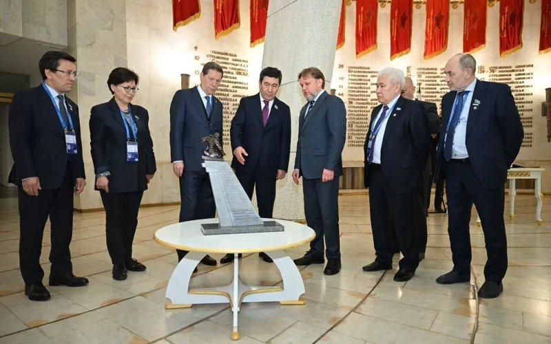 Great Victory: Majilis Speaker Koshanov takes part in international forum in Volgograd Great Victory