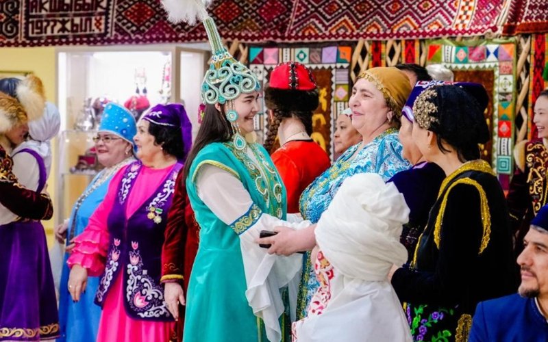 Elordada Qazaqstan halqynyń birligi kúnine arnalǵan erekshe fleshmob bastaldy Elordada Qazaqstan halqynyń birligi kúnine arnalǵan erekshe fleshmob bastaldy