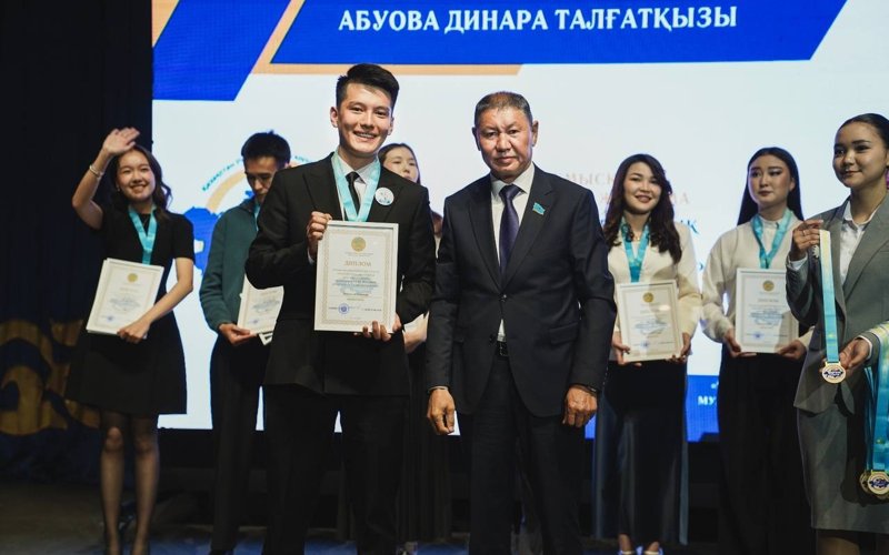 Еліміздің колледждерінің үздік студенттері анықталды Еліміздің колледждерінің үздік студенттері анықталды