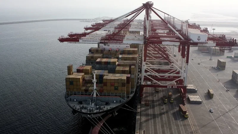 Kazakhstan signs investment deal to build exclusive terminal at Iran's Shahid Rajaee Port
