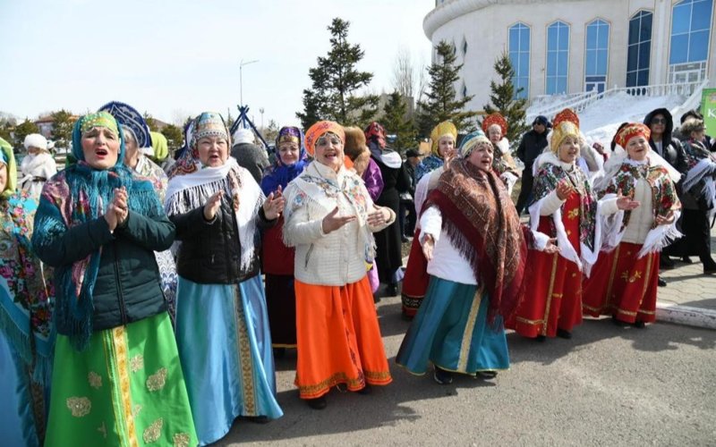 Elordada Qazaqstan halqynyń birligi kúnine arnalǵan erekshe fleshmob bastaldy Elordada Qazaqstan halqynyń birligi kúnine arnalǵan erekshe fleshmob bastaldy
