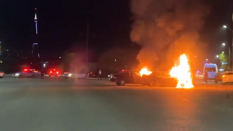 2 адам ауруханада: Ақтөбеде көлік ұрлап, полициядан қашқан күдікті жол апатына түсті