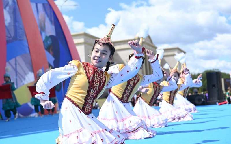 Ақтөбеліктер Қазақстан халқының бірлігі күнін жылы әрі достық атмосферада атап өтті Ақтөбеліктер Қазақстан халқының бірлігі күнін жылы әрі достық атмосферада атап өтті