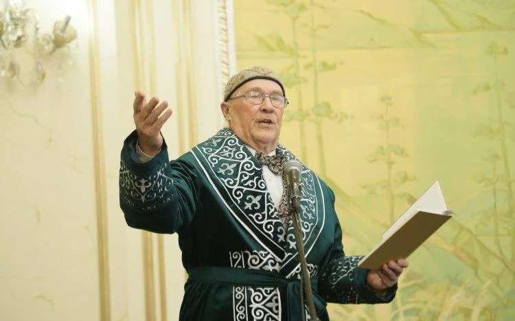 Qazaq múddesine qyzmet etýimiz kerek