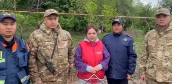 Qutqarýshylar taýda joǵalyp ketken 2 balany izdep tapty 