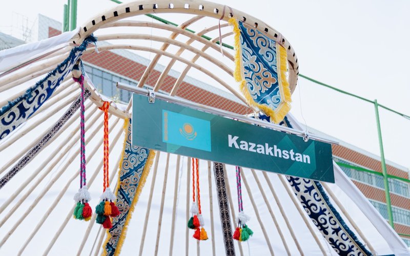 Spectrum мектебінде жәрмеңкеден жиналған қаражат мұғалімнің еміне берілді Spectrum мектебінде жәрмеңкеден жиналған қаражат мұғалімнің еміне берілді