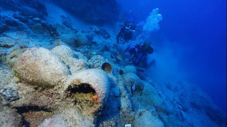 Туркияда 1100 йиллик қопқоғи очилмаган амфора топилди